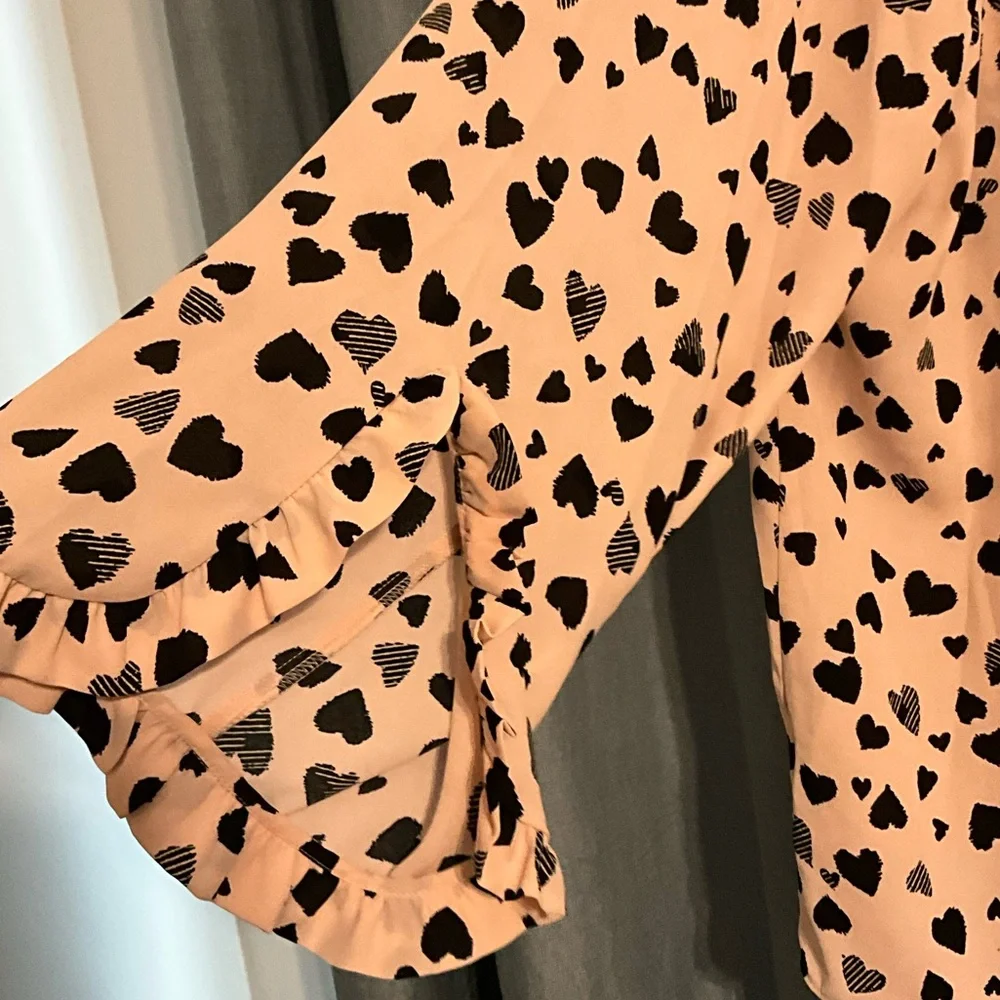 Absolutely adorable pink and black heart Tahari Women’s Plus size Blouse 2X - Picture 4 of 4
